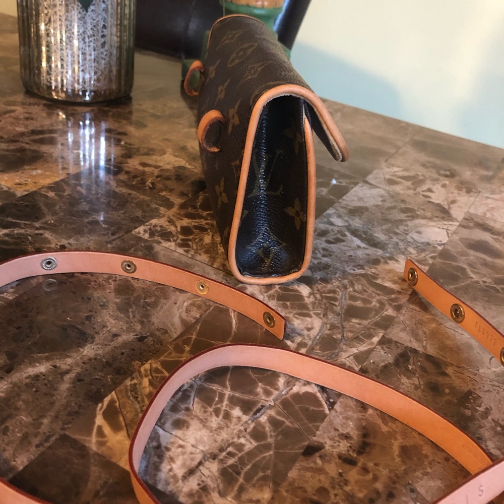 AUTH Louis Vuitton Florentine Belt Bag EXCELLENT🌺 - Picture 4 of 8
